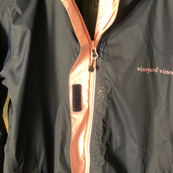 Classy Vineyard Vine stow and go jacket - Picture 2 of 7